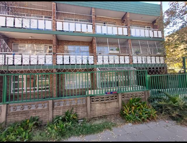 2 BEDROOM FLAT FOR SALE IN VEREENIGING CENTRAL